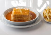 Francesinha à moda do Porto Francesinha